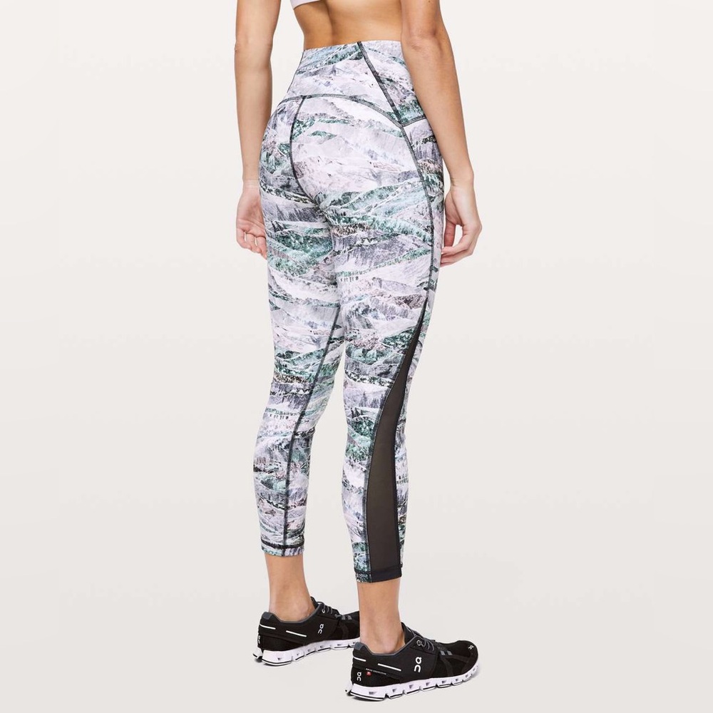LULULEMON Train Times Pant Crop 23”- color Springscape Multi / Obsidian (size 4)